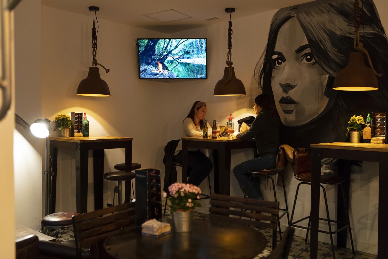 Winederful Hostel&Café Logroño Esterno foto