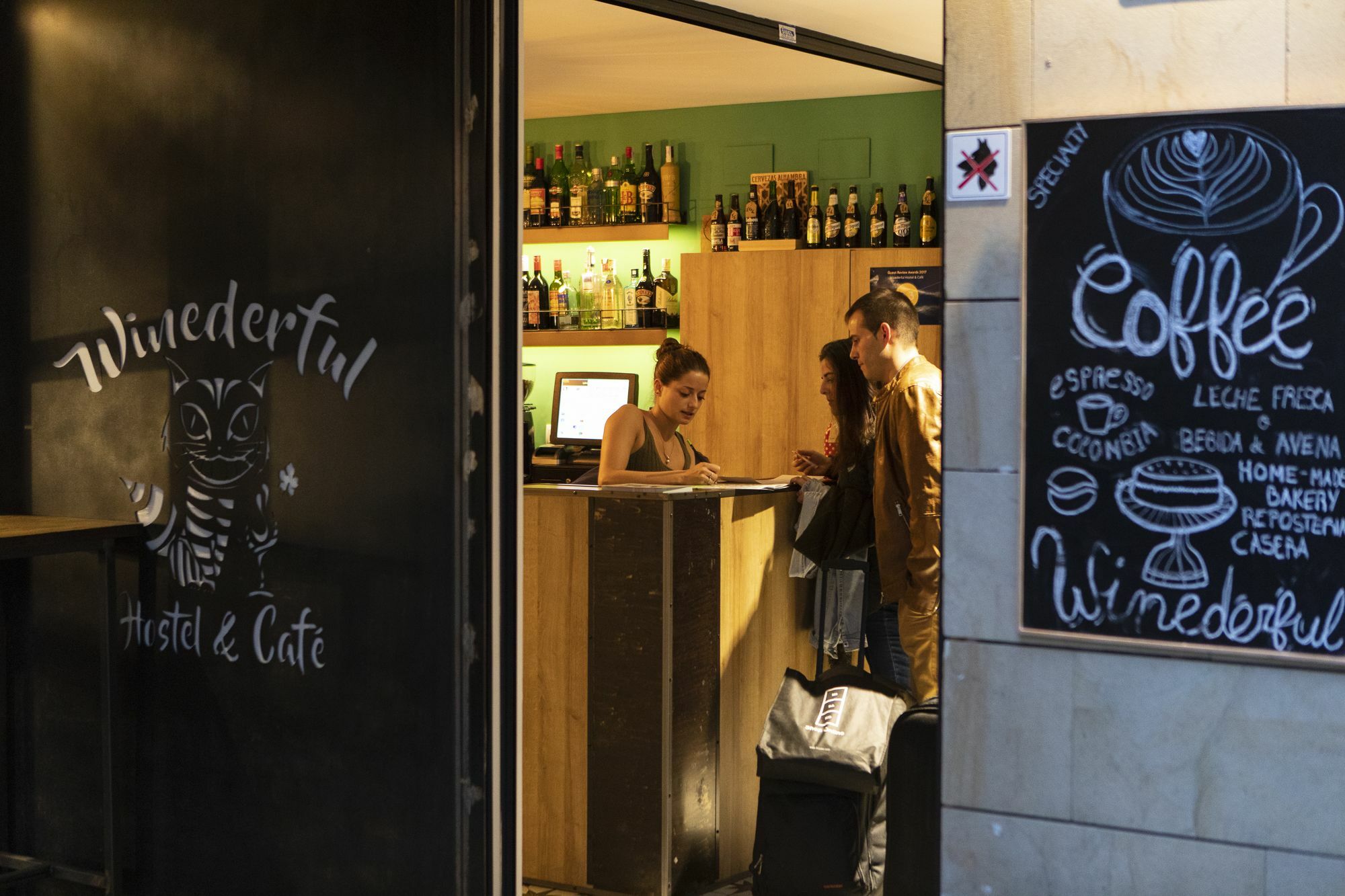 Winederful Hostel&Café Logroño Esterno foto